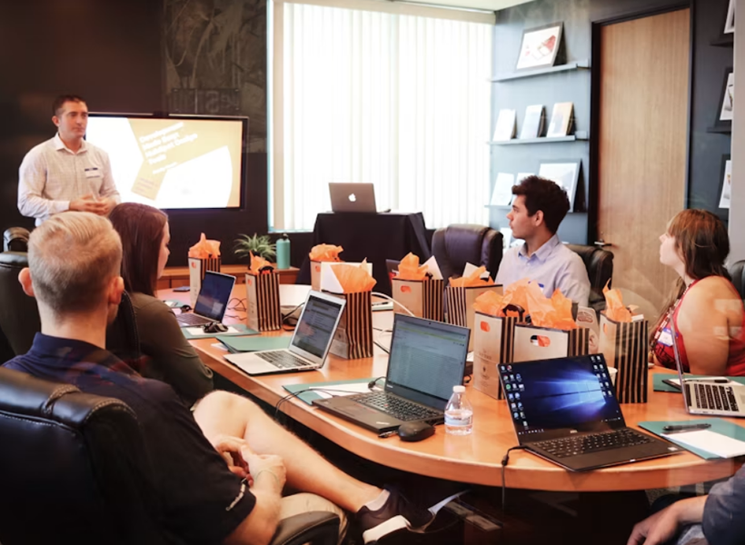 Agência de marketing em reunião de planejamento