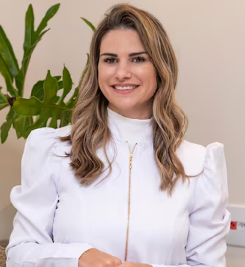 Especialista apresentando resultado para cliente corporativo